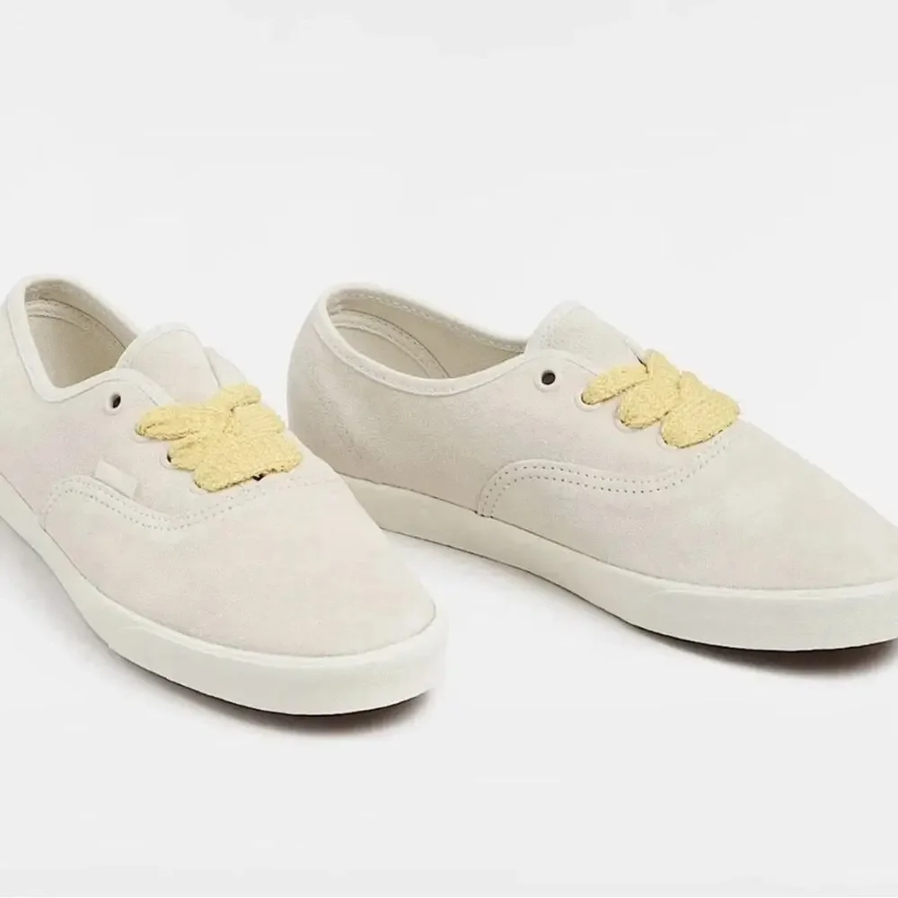 NEW Vans Authentic Beige Lowpro Fat Lace Yarrow Skate Shoes Women’s Size 9